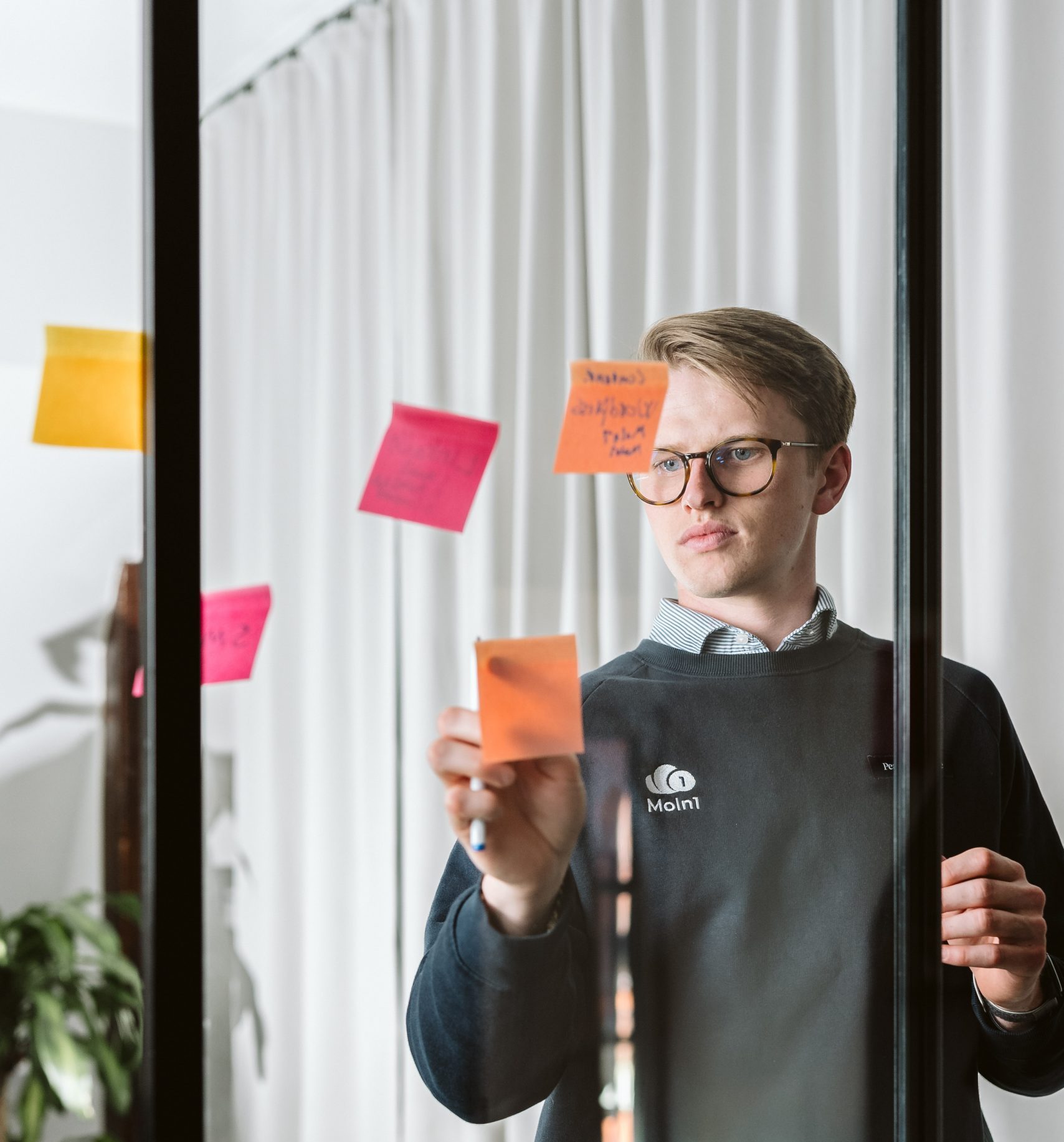 Moln1 brainstormar kring nästa projekt inom webb, film och seo